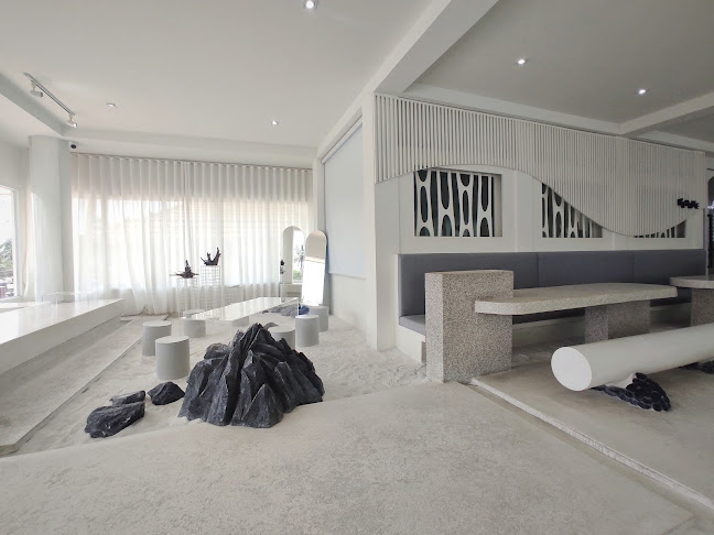 Brouke - การบริการอาหารและที่พัก