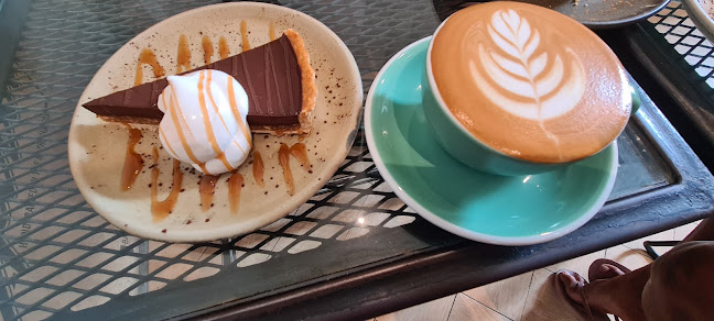 The Company - การบริการอาหารและที่พัก