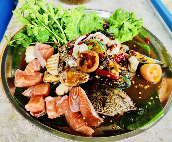 ณิชา ตำแซ่บ - การบริการอาหารและที่พัก