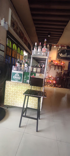 MEETING POINT - การบริการอาหารและที่พัก