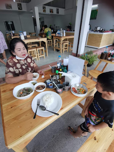 โจ๊กใบเตย หนองไผ่ล้อม โคราช - การบริการอาหารและที่พัก