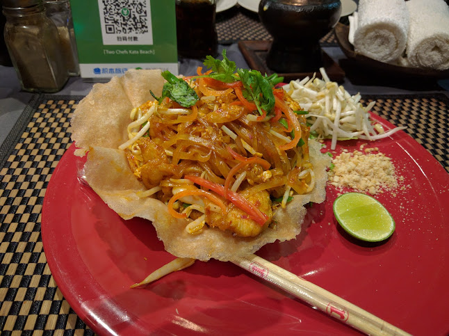 Two Chefs Kata Beach - การบริการอาหารและที่พัก