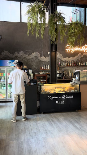 Hern Coffee and Bistro - อำเภอกะทู้