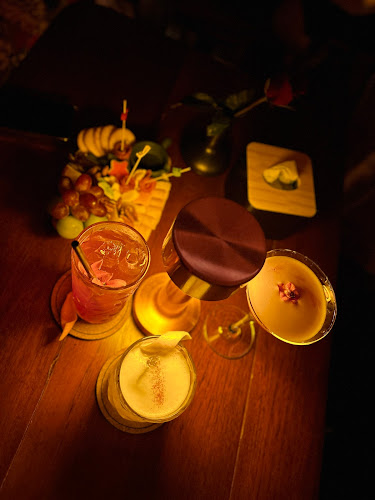 Oak wood bar - การบริการอาหารและที่พัก