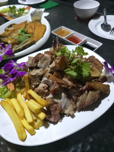 Comentarii opinii despre ครัวสวนสน โคราช​ &​ คาราโอเกะ​ ใหม่