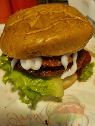 เบอร์เกอร์มาเลย์ สาขาหน้าโรงเรียนภูเก็ตวิทยาลัย - อ.เมือง