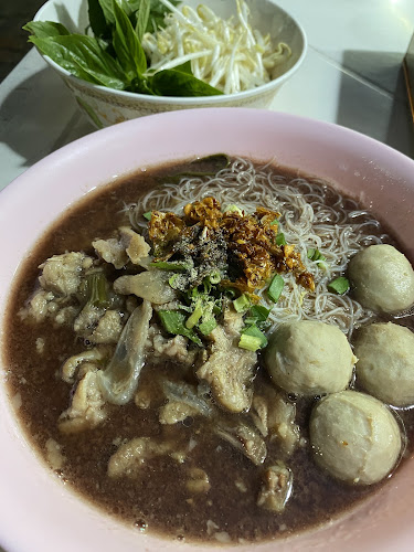 Opinii despre ร้านก๋วยเตี๋ยวป้ามัดลูกชิ้นแชมป์นายฮั้งเพ้ง în อำเภอบางละมุง - การบริการอาหารและที่พัก