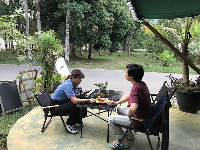 Forever Cafe (ไอติมกะทิ กาแฟสด ลูกชิ้นทอด) - การบริการอาหารและที่พัก