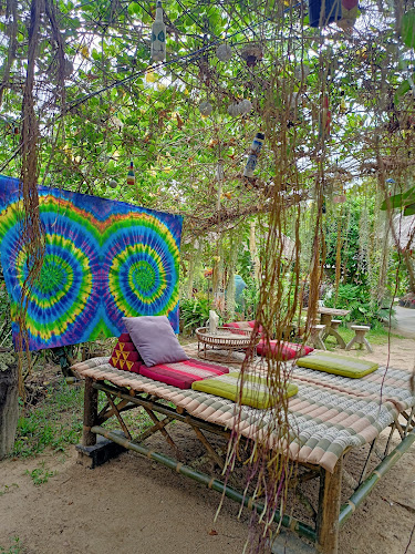 Mr. Dee Chilling Hill Bar