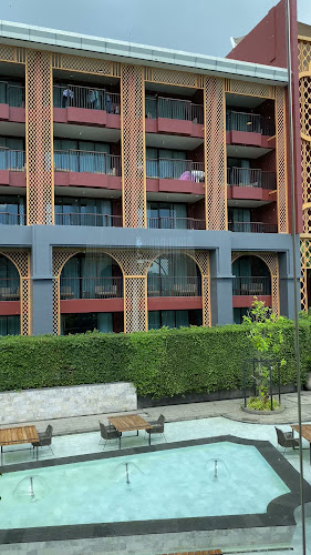 38 ถนน หลวงพ่อฉ้วน ตำบล กะรน อำเภอเมืองภูเก็ต ภูเก็ต 83100