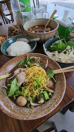 เส้นเสน่ห์ก๋วยเตี๋ยวเรือ - การบริการอาหารและที่พัก