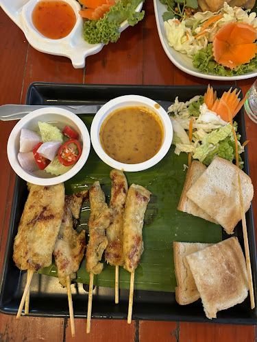 Opinii despre Red Chair în อำเภอเมืองภูเก็ต - การบริการอาหารและที่พัก