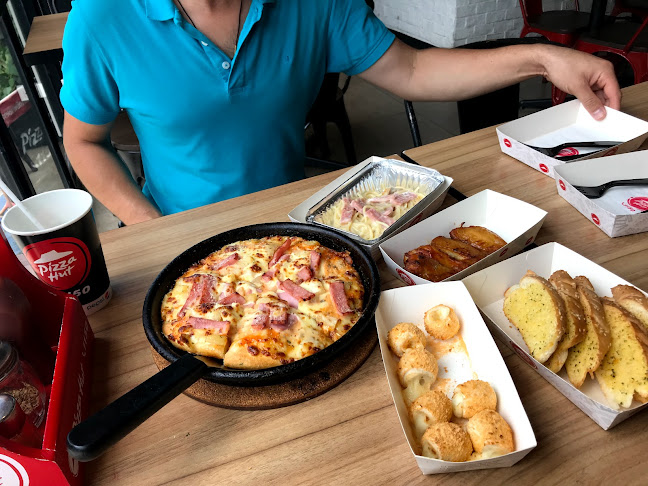 พิซซ่าฮัท พัทยา-นาเกลือ - การบริการอาหารและที่พัก