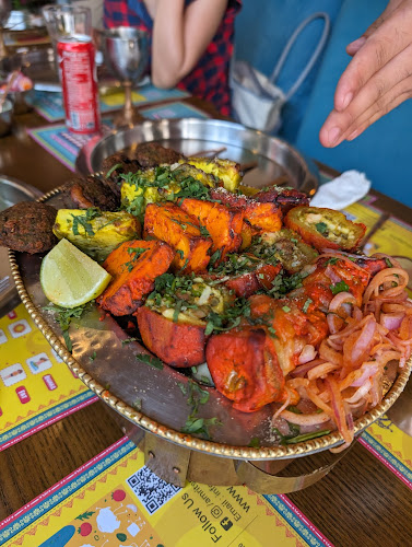 Amritsr Restaurant - การบริการอาหารและที่พัก