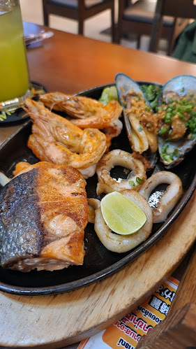 What the Fish (Izakaya & Bar) - การบริการอาหารและที่พัก