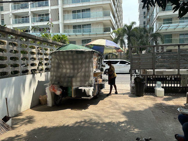 Local Street Food Lady - การบริการอาหารและที่พัก