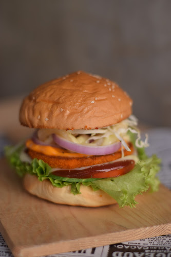 Little me burger Lab - การบริการอาหารและที่พัก