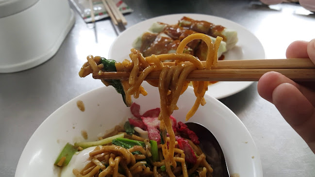 ลกเที้ยน ศูนย์รวมอาหารพื้นเมืองภูเก็ต - การบริการอาหารและที่พัก