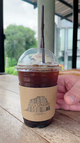 Opinii despre Rock S Presso Chanthaburi în อำเภอเมืองจันทบุรี - การบริการอาหารและที่พัก