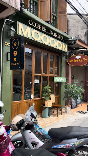 Moon doughnuts & drinks - การบริการอาหารและที่พัก