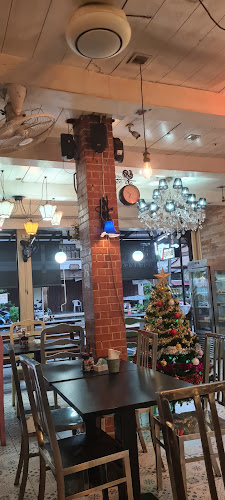 ลาฟาบริคเฟรนเบเกอรี่ - การบริการอาหารและที่พัก