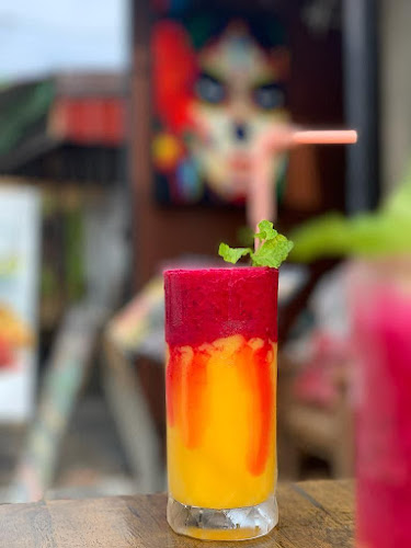 9, 1 ถนน ดีบุก ตำบลตลาดใหญ่ อำเภอเมืองภูเก็ต ภูเก็ต 83000