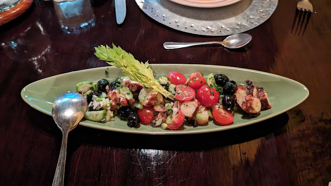 352 ถ. ภูเก็ต ตำบลตลาดใหญ่ อำเภอเมืองภูเก็ต ภูเก็ต 83000