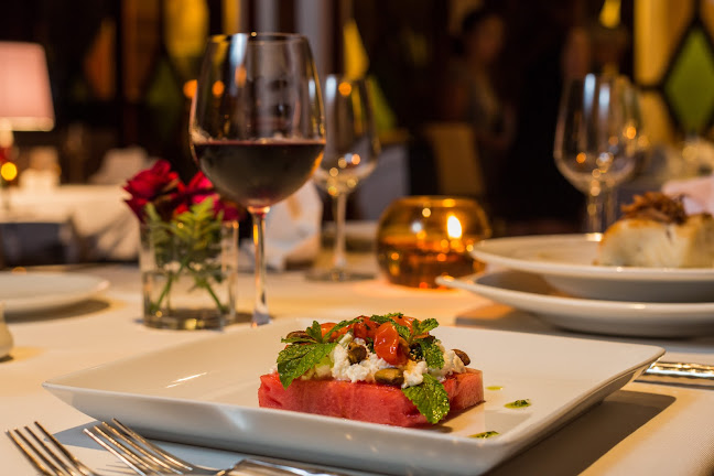 Cafe des Amis - การบริการอาหารและที่พัก