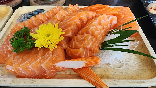 YUZU Japanese Restaurant & Bar - การบริการอาหารและที่พัก