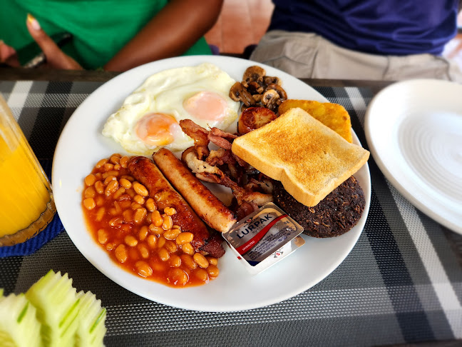 แฟnบอยส์ คาเฟ่ & เรสเตอรองท์ - อำเภอกะทู้