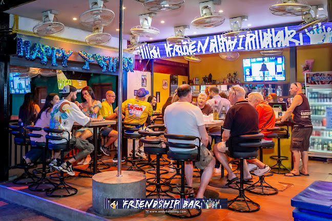 Friendship Bar - การบริการอาหารและที่พัก