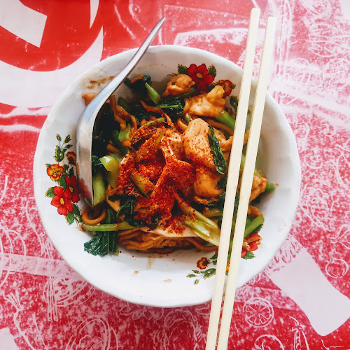 V9MR+V6X ถนน ถลาง ตำบลตลาดใหญ่ อำเภอเมืองภูเก็ต ภูเก็ต 83000