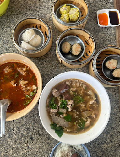 Opinii despre ต้มเลือดหมูคุณศรี พัทยากลาง în อำเภอบางละมุง - การบริการอาหารและที่พัก