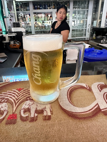 Opinii despre Som Guest House And Bar în อำเภอบางละมุง - การบริการอาหารและที่พัก