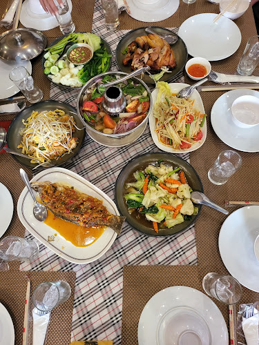 เรือนไทย พัทยา - การบริการอาหารและที่พัก