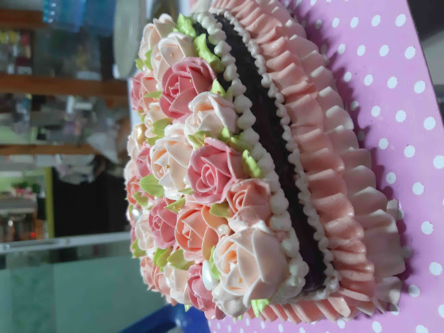 วัชราเบเกอรี่ - การบริการอาหารและที่พัก