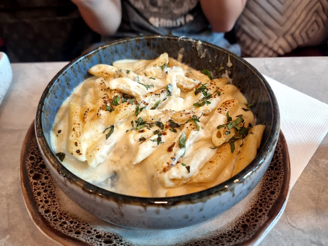 27 ถนน รัษฎา ตำบลตลาดใหญ่ อำเภอเมืองภูเก็ต ภูเก็ต 83000