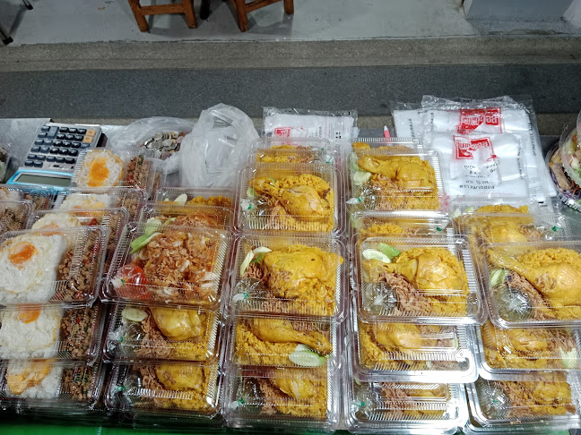 เอ ข้าวมันไก่ซิ่ง - การบริการอาหารและที่พัก