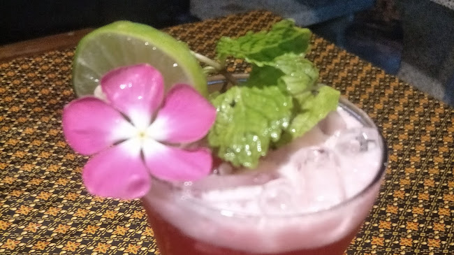 Charming Bar - การบริการอาหารและที่พัก