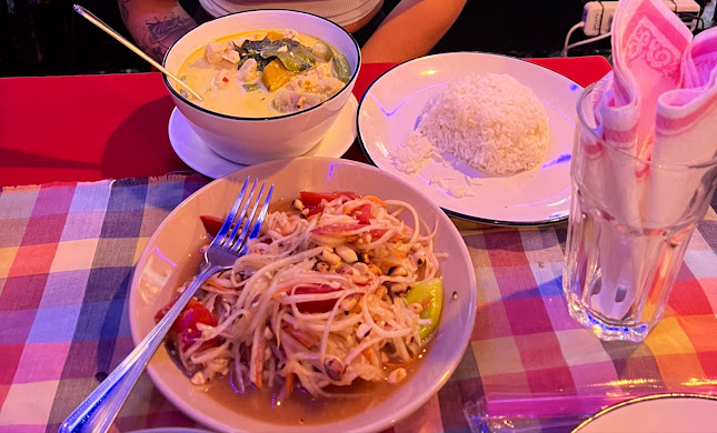 Nely Restaurant - การบริการอาหารและที่พัก