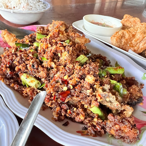 ร้านอาหารเฟื่องฟ้าปลาแม่น้ำ - การบริการอาหารและที่พัก