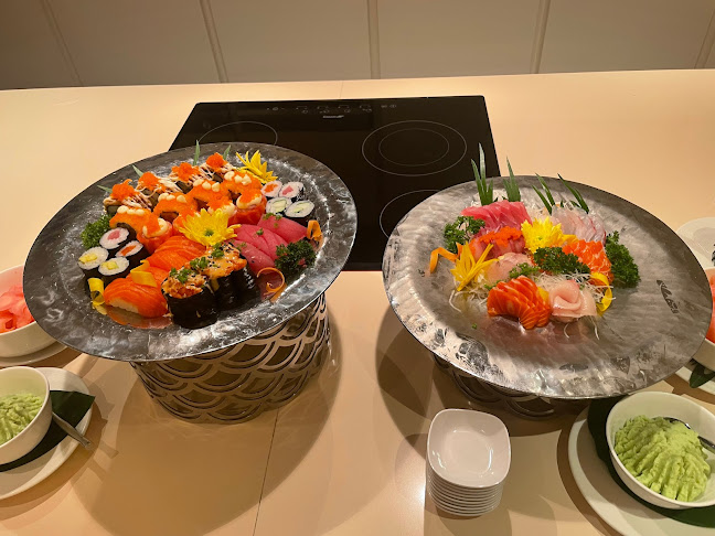 YUZU Japanese Restaurant & Bar - การบริการอาหารและที่พัก