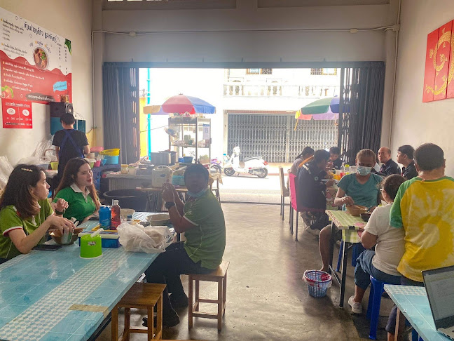 บ้านก๋วยเตี๋ยวแสงจันทร์ - อำเภอเมืองระยอง