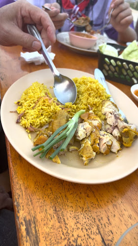 ชานคร บังเดช - การบริการอาหารและที่พัก