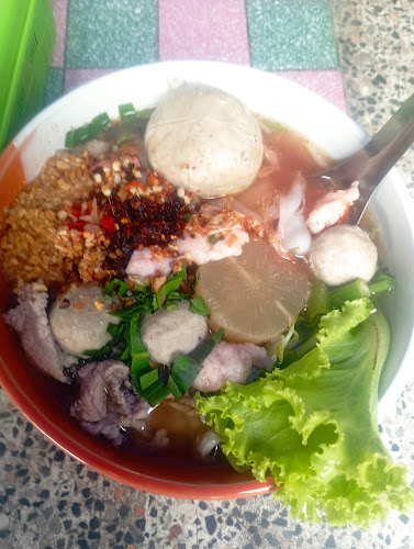 ร้านก๋วยเตี๋ยวเนื้อจัมโบ้ - การบริการอาหารและที่พัก