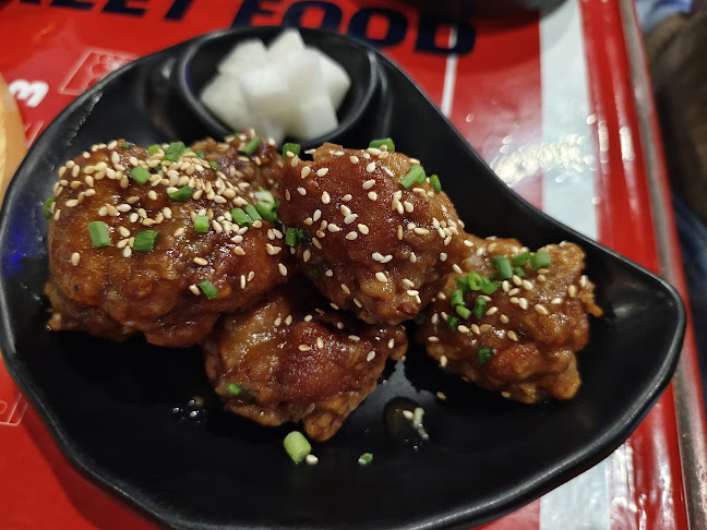 คอมเบโพจา GeonbaePocha Korean Restaurant - การบริการอาหารและที่พัก