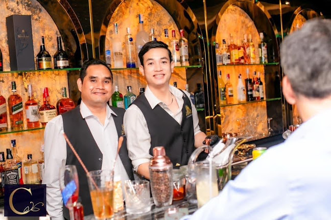 Continental cocktail lounge - การบริการอาหารและที่พัก
