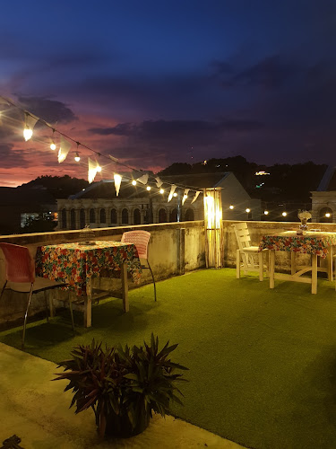 Laoteng Cafe Phuket - การบริการอาหารและที่พัก