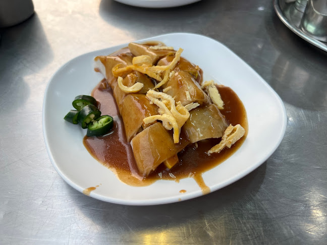 ยอดผักเมืองทอง ราดหน้า