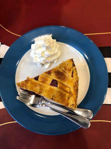 Santa Monica Diner Pattaya - การบริการอาหารและที่พัก